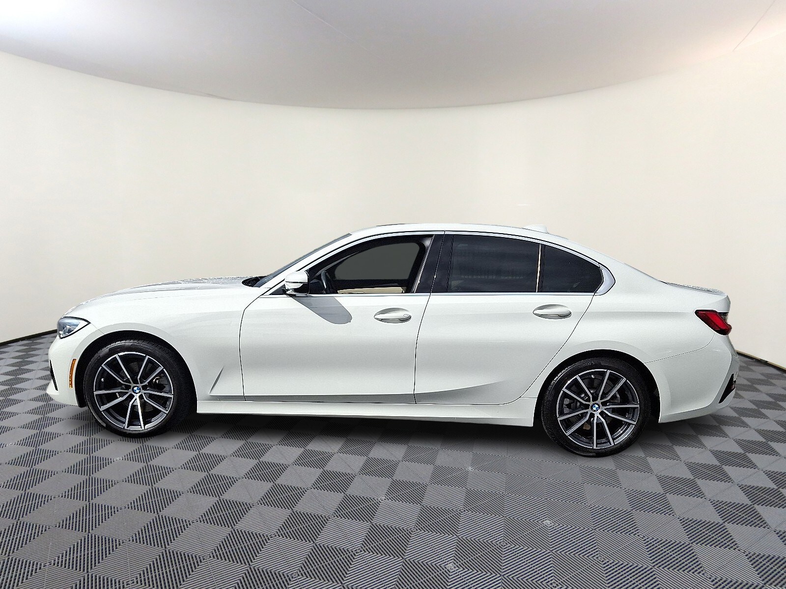 2021 Bmw 330i photo 2