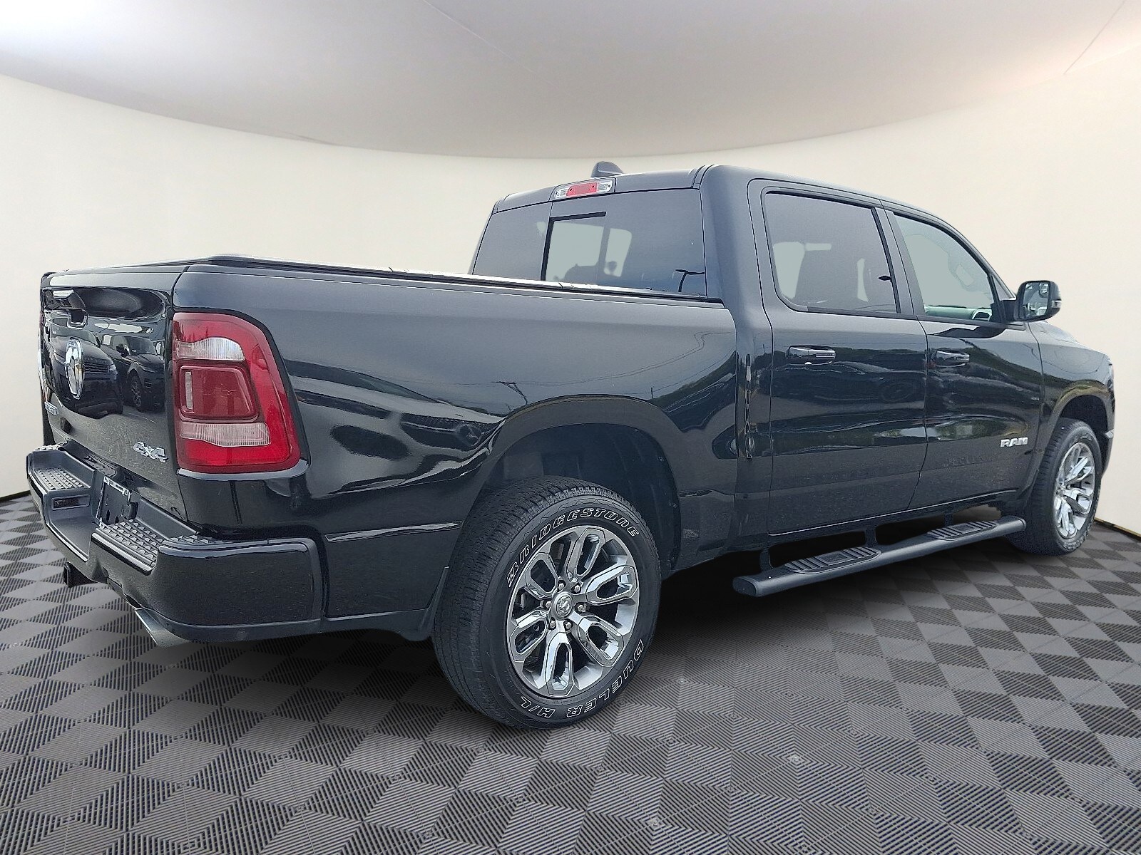 2024 Ram 1500 Laramie photo 3