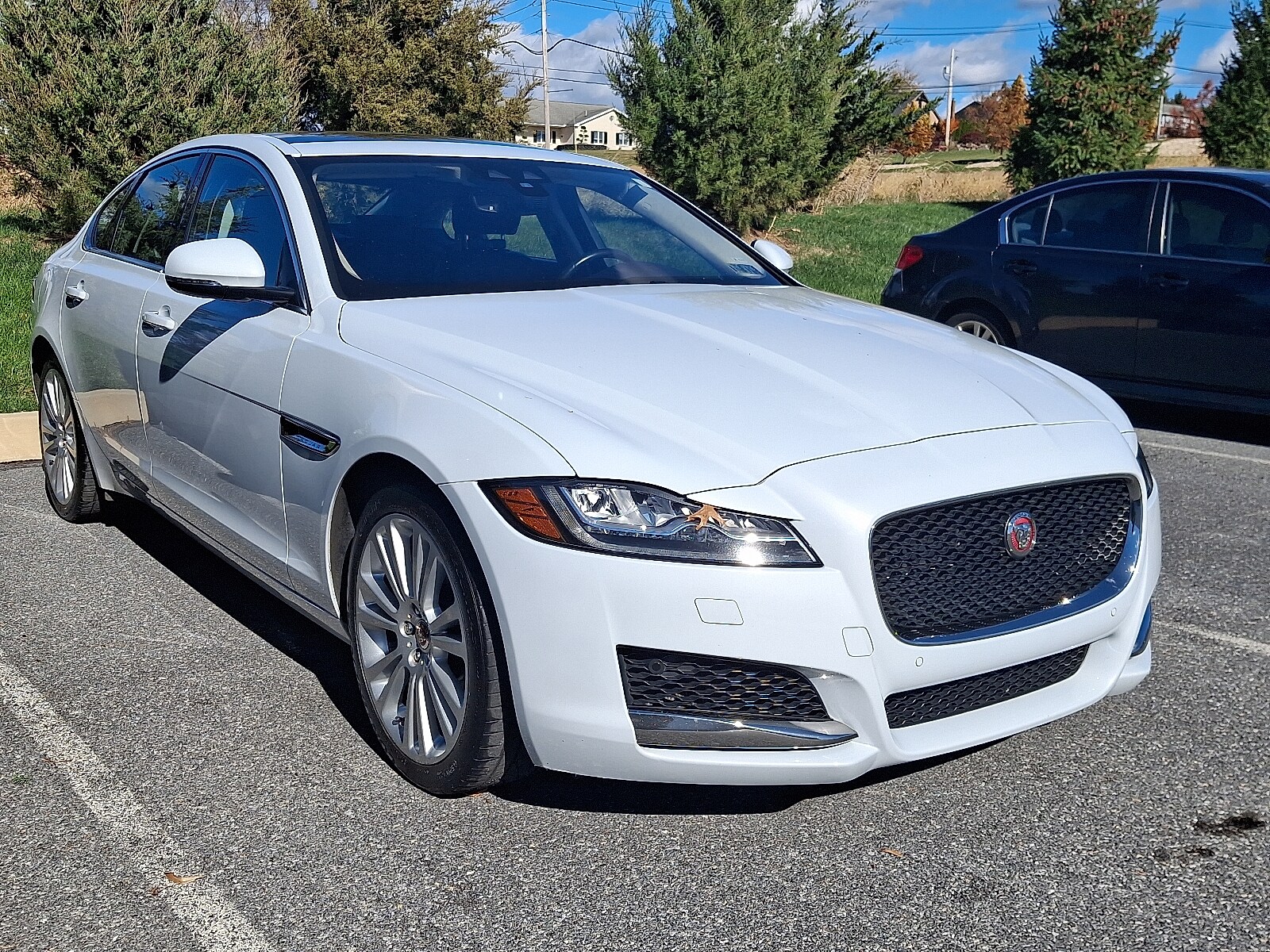 2020 Jaguar XF 25t Premium photo 3