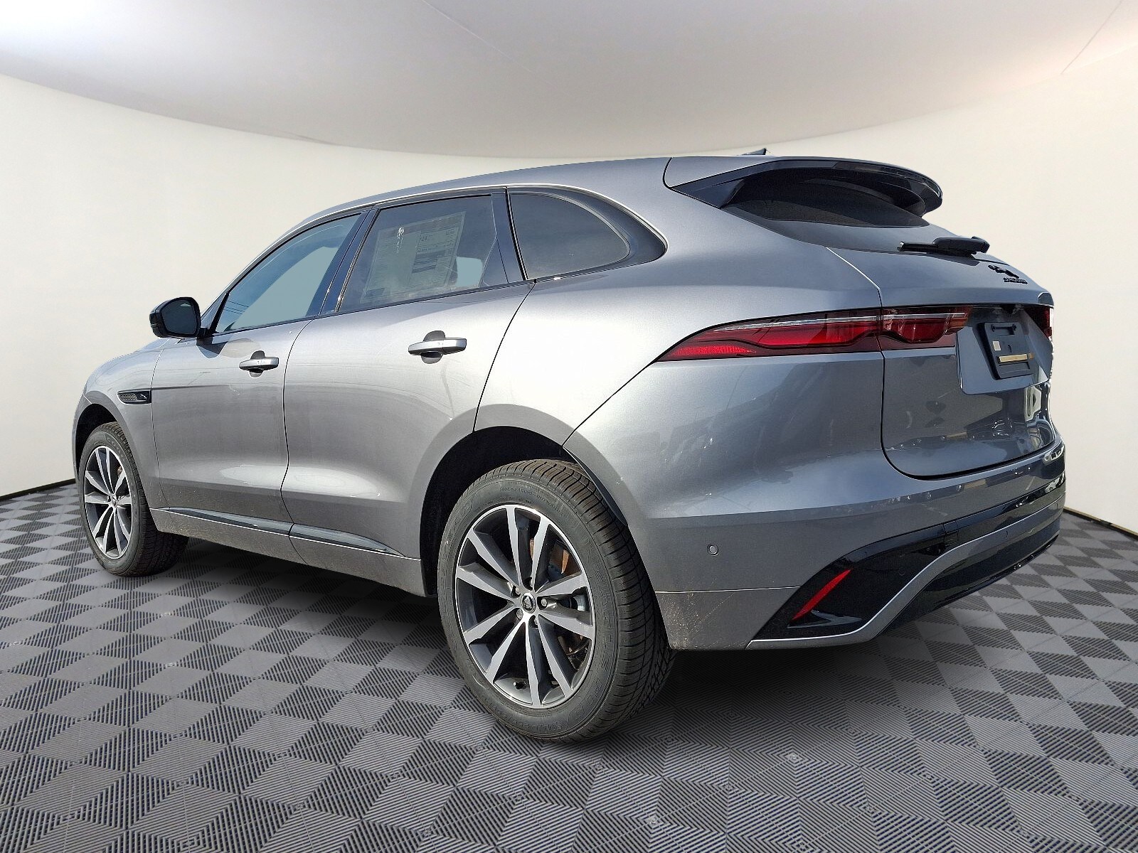 2025 Jaguar F-PACE P250 R-Dynamic S photo 2