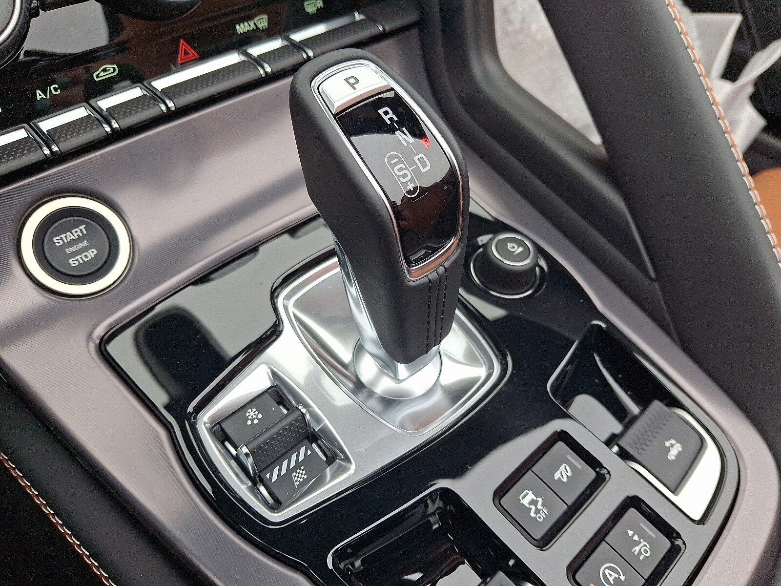 2024 Jaguar F-Type R75 - Photo 10