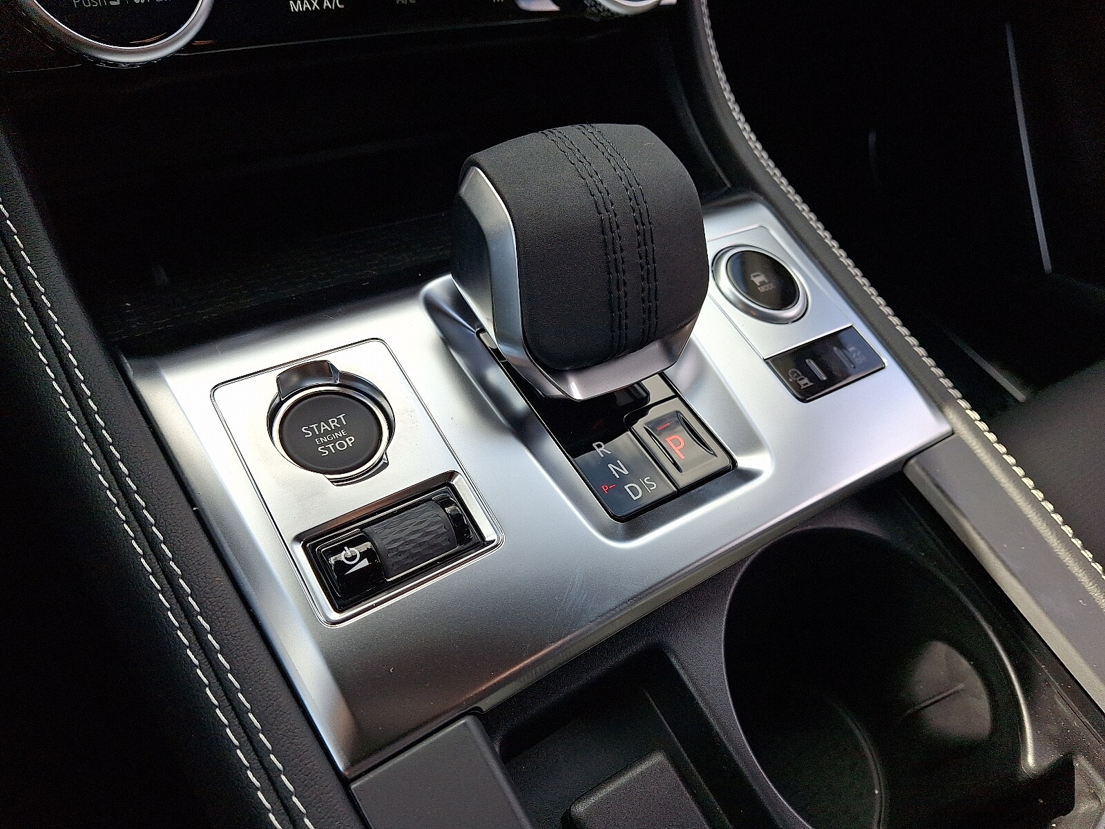 2026 Jaguar F-Pace R-Dynamic S - Photo 13
