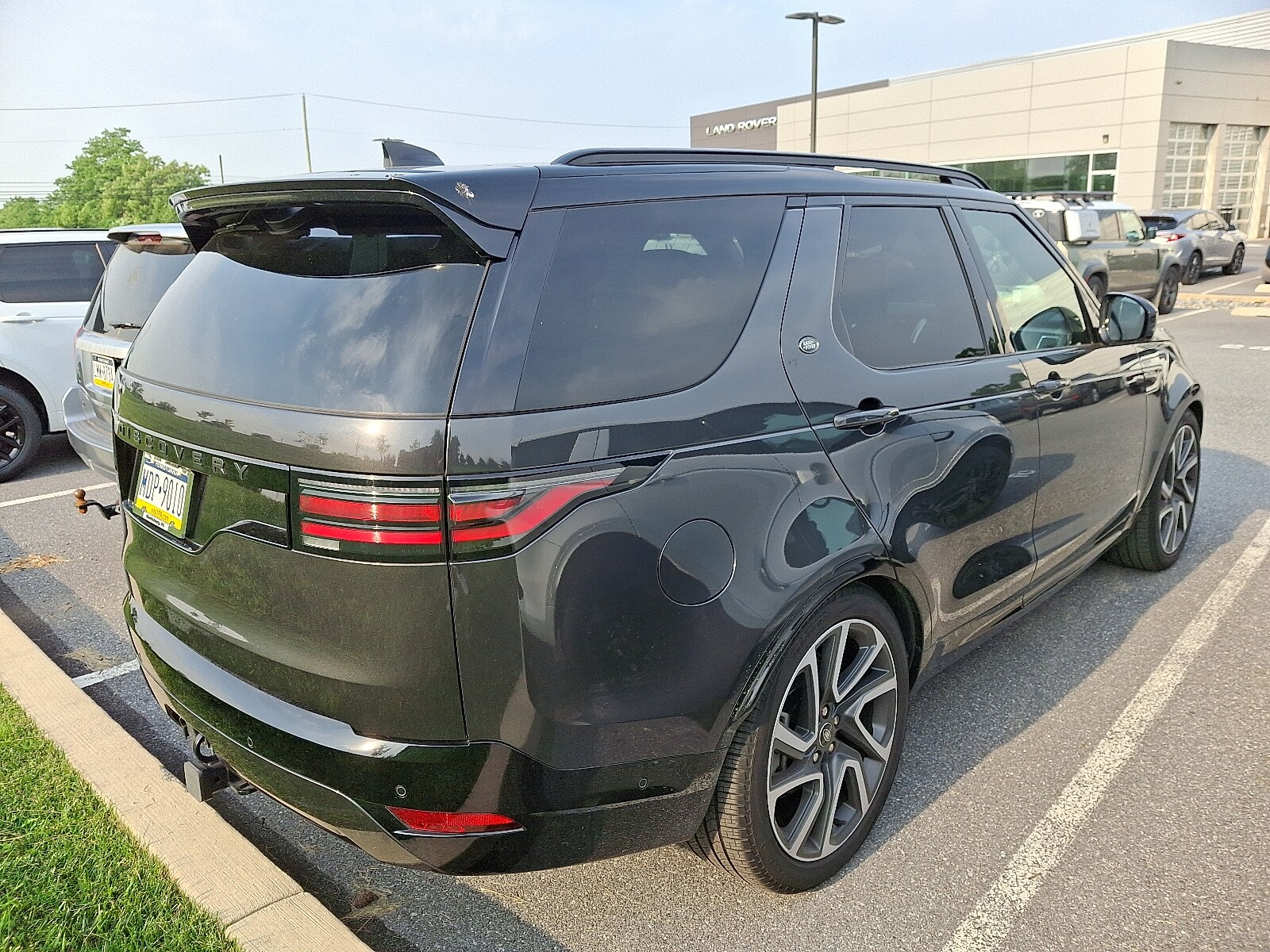 2024 Land Rover Discovery P300 Dynamic SE photo 4