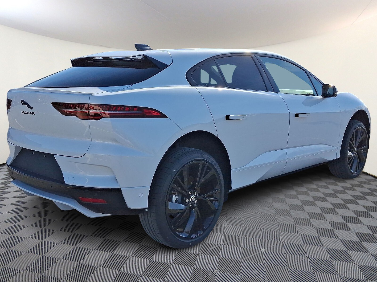 2024 Jaguar I-PACE EV400 HSE photo 4