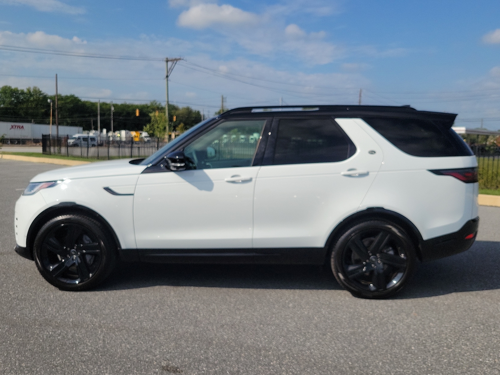 Used 2024 Land Rover Discovery Dynamic SE with VIN SALRL2EX9R2492232 for sale in Carlisle, PA