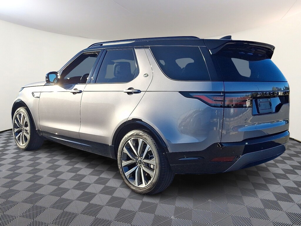 Used 2025 Land Rover Discovery P300 Dynamic SE Sport Utility