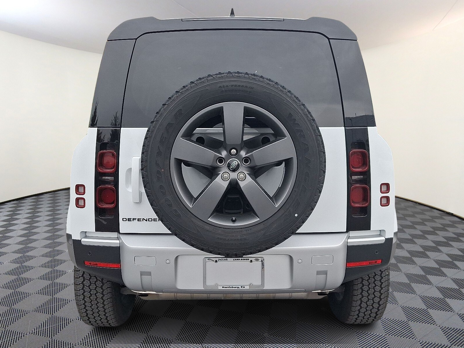 2025 Land Rover Defender 110 photo 3