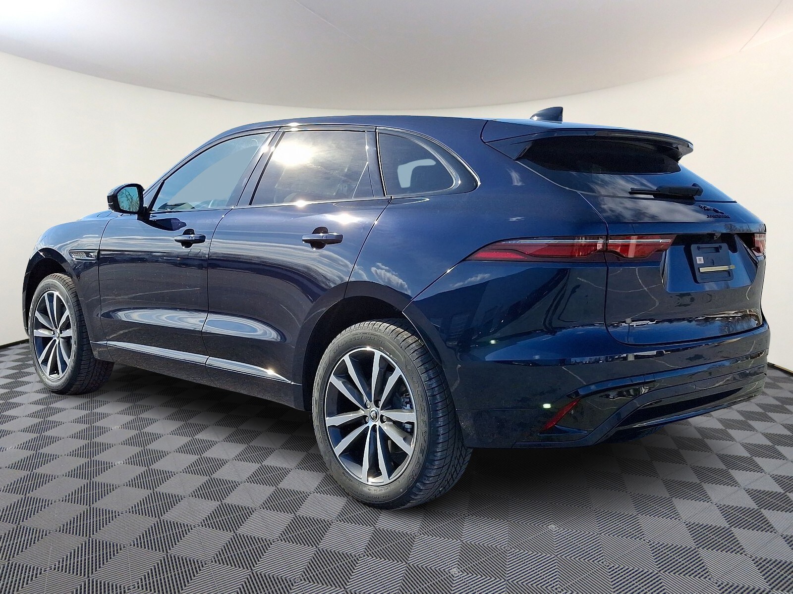 2025 Jaguar F-PACE P250 R-Dynamic S photo 2