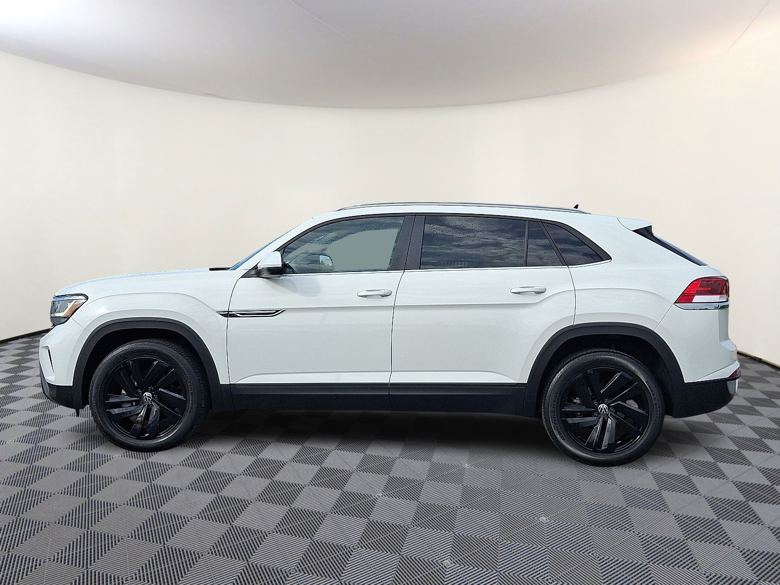 Used 2022 Volkswagen Atlas Cross Sport SE w/Tech with VIN 1V2HE2CA3NC202744 for sale in Carlisle, PA