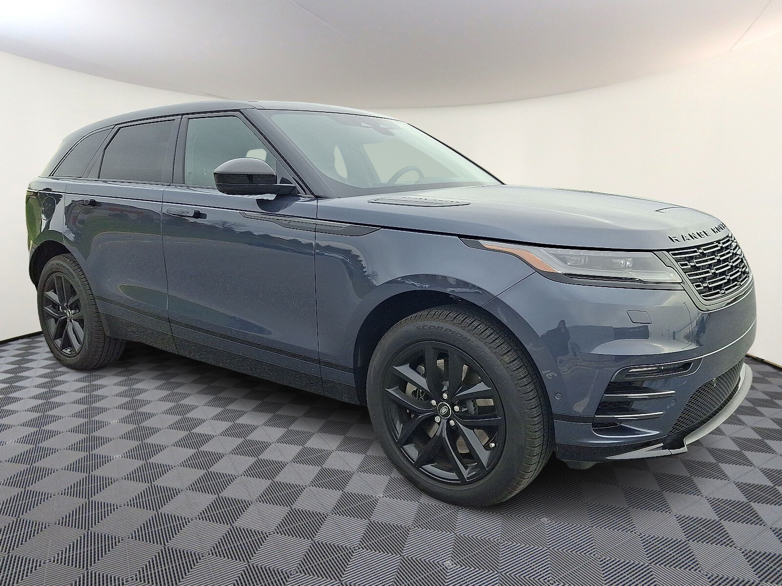 2026 Land Rover Range Rover Velar P250 Dynamic SE photo 4