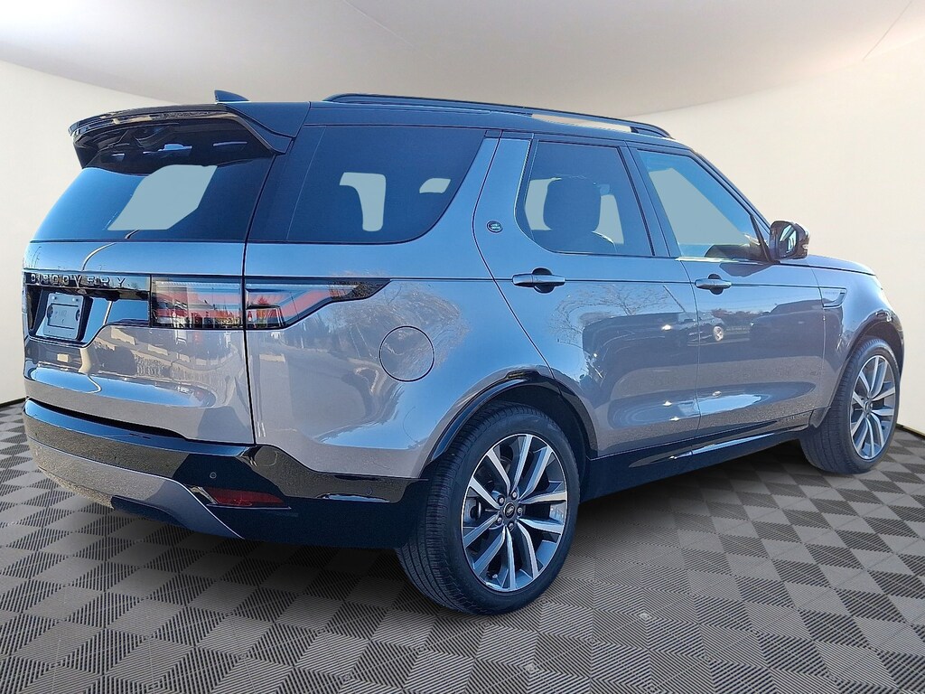 Used 2025 Land Rover Discovery P300 Dynamic SE Sport Utility