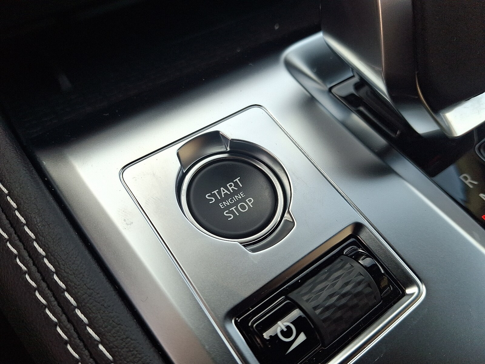 2026 Jaguar F-Pace R-Dynamic S - Photo 19