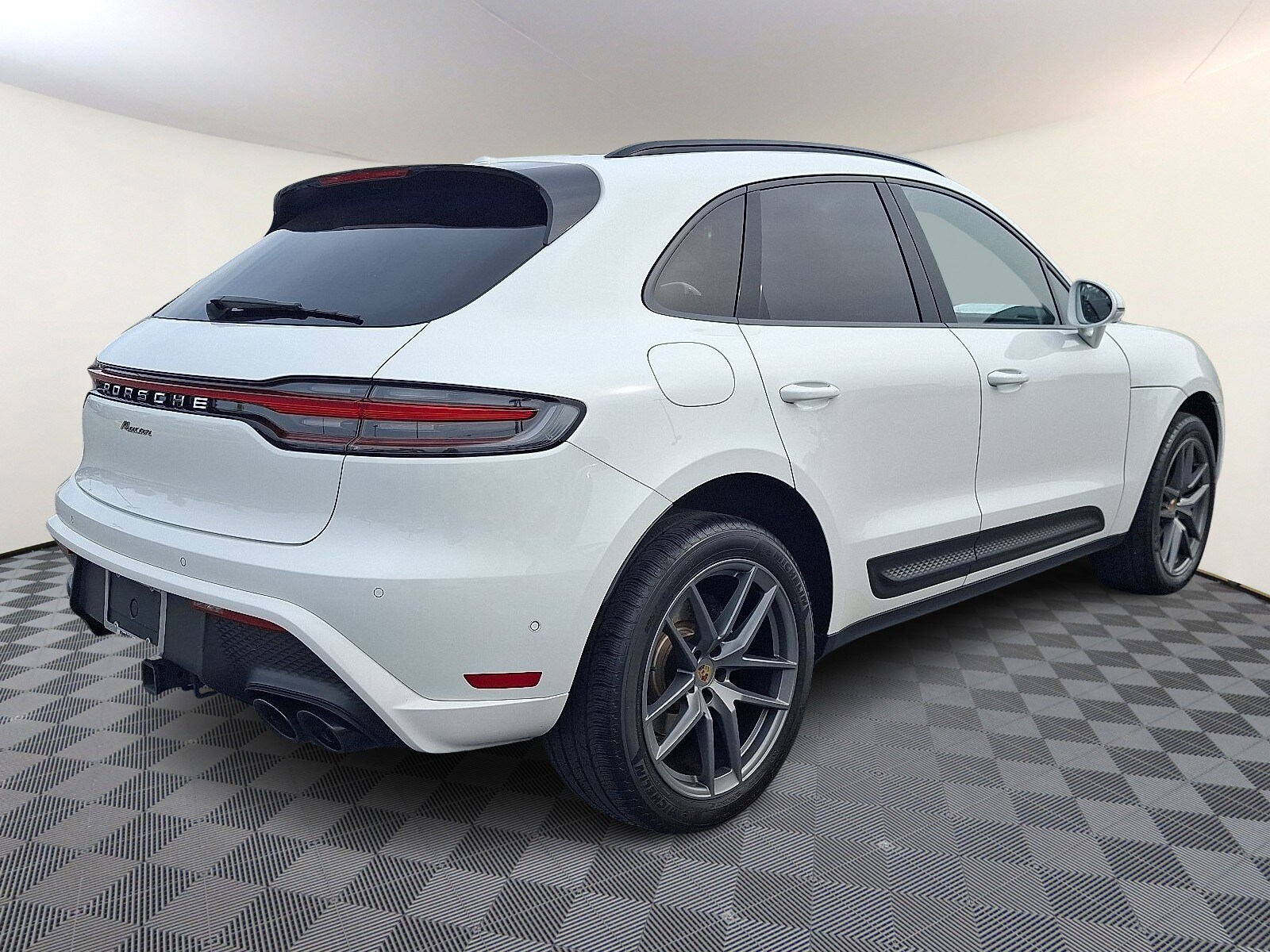2023 Porsche Macan Base photo 4