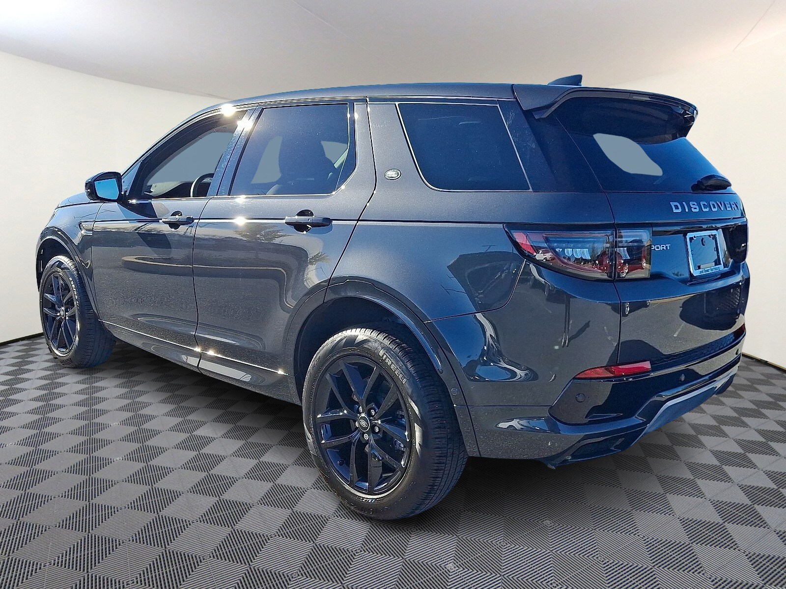 2025 Land Rover Discovery Sport S photo 2