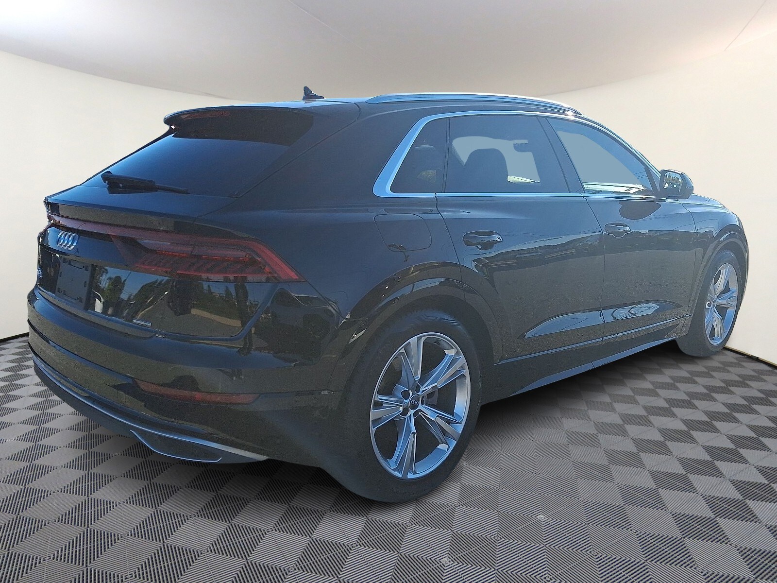 2019 Audi Q8 55 Premium photo 4