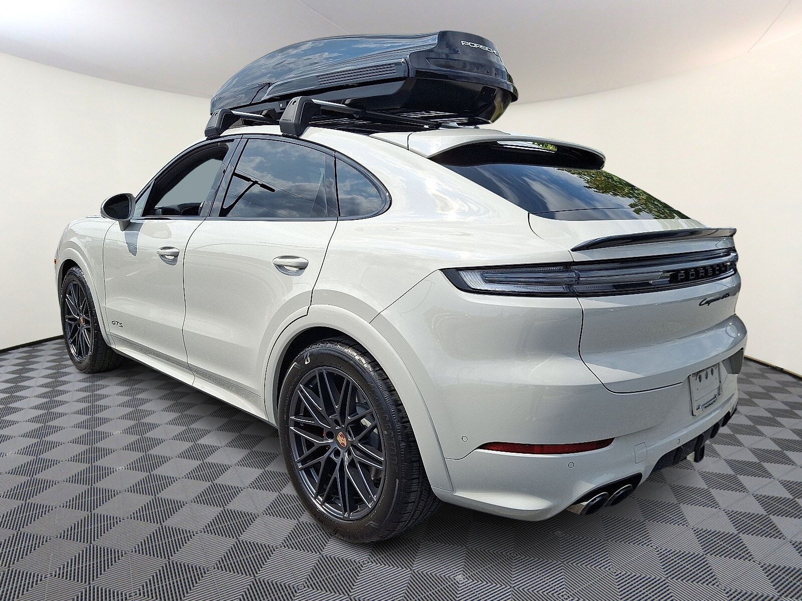 2025 Porsche Cayenne Coupe GTS photo 2