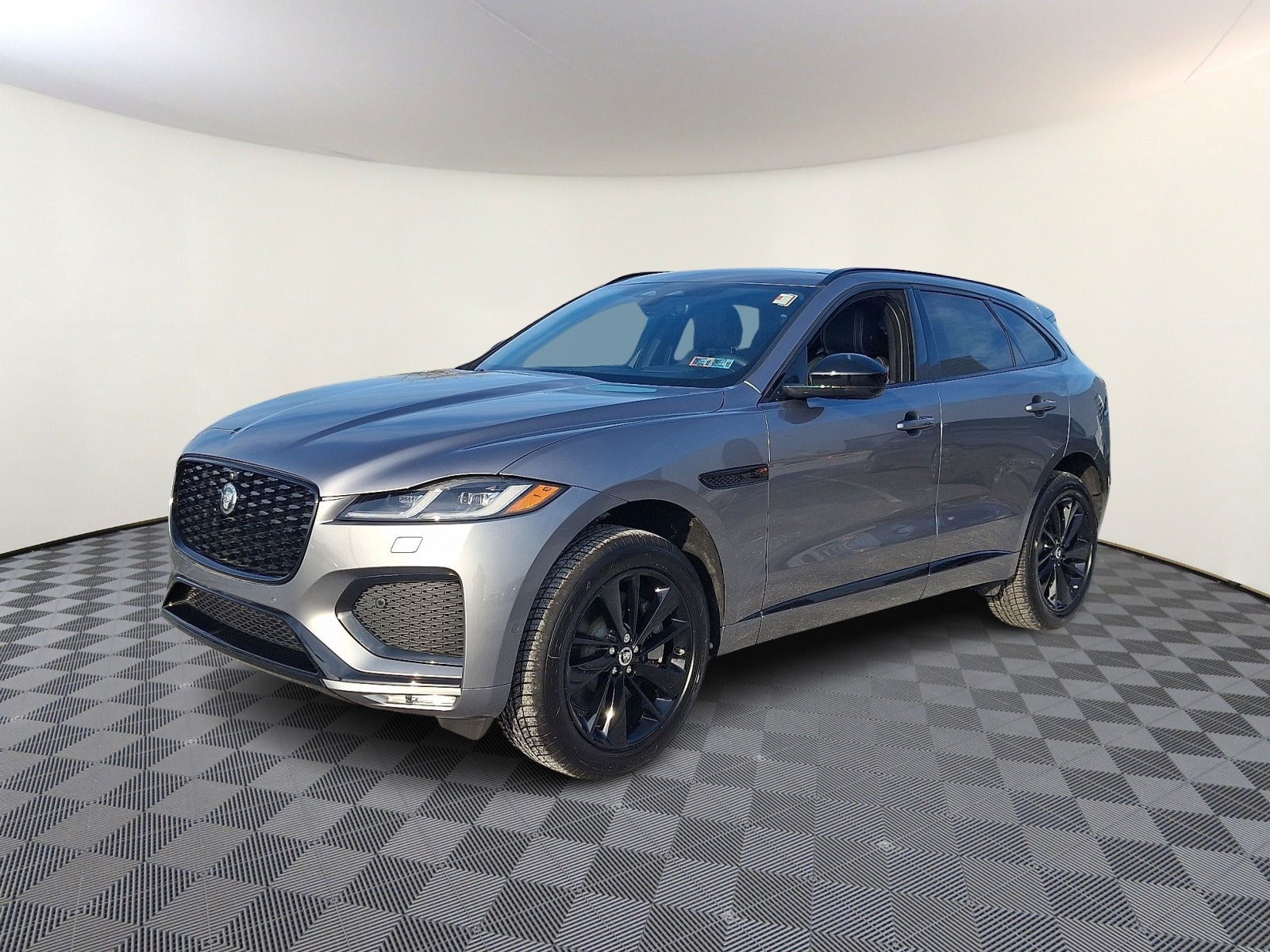 2026 Jaguar F-Pace R-Dynamic S's photo