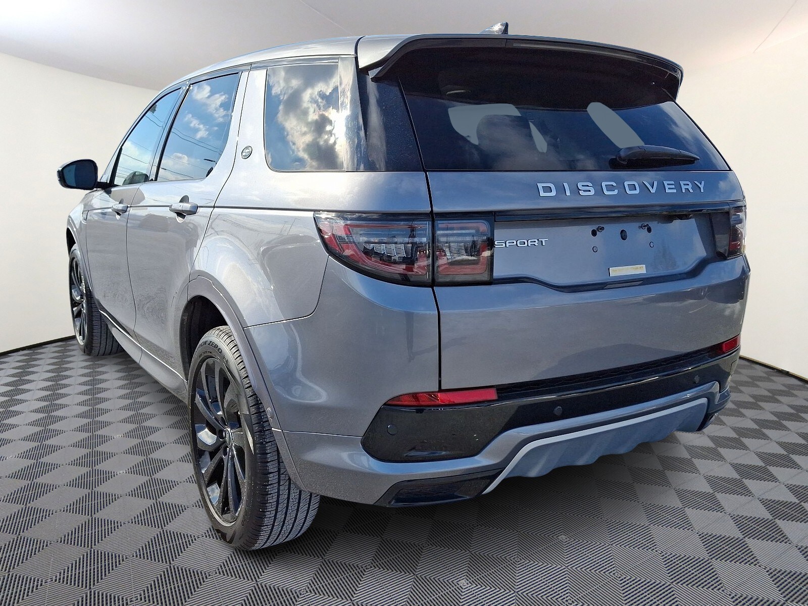 2024 Land Rover Discovery Sport S photo 3