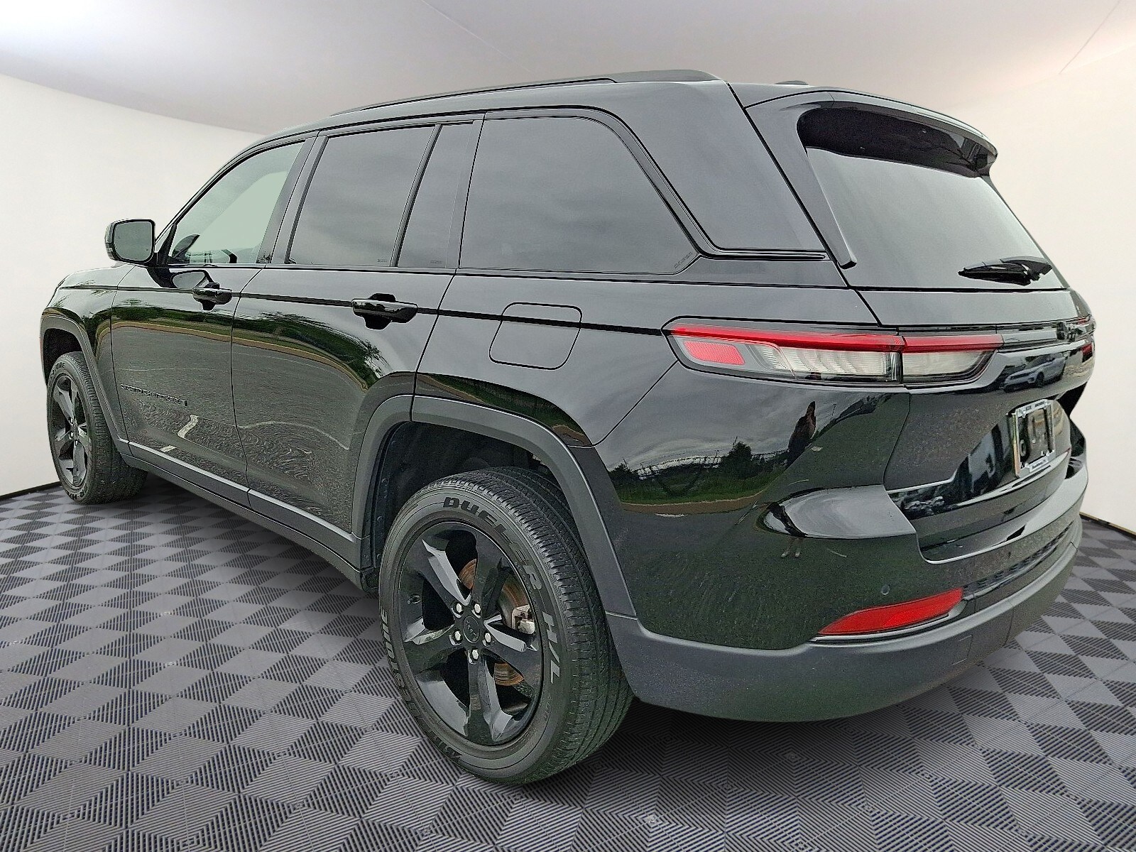 2023 Jeep Grand Cherokee Laredo photo 4