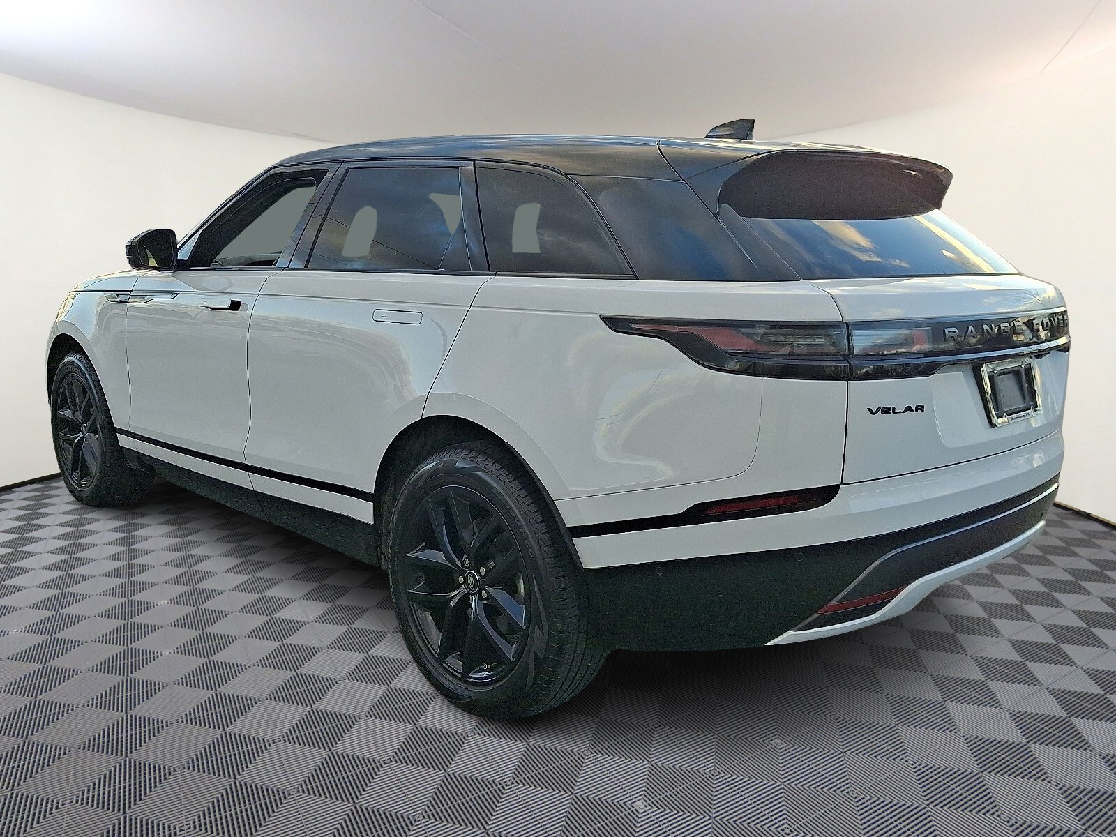 2026 Land Rover Range Rover Velar P250 Dynamic SE photo 2