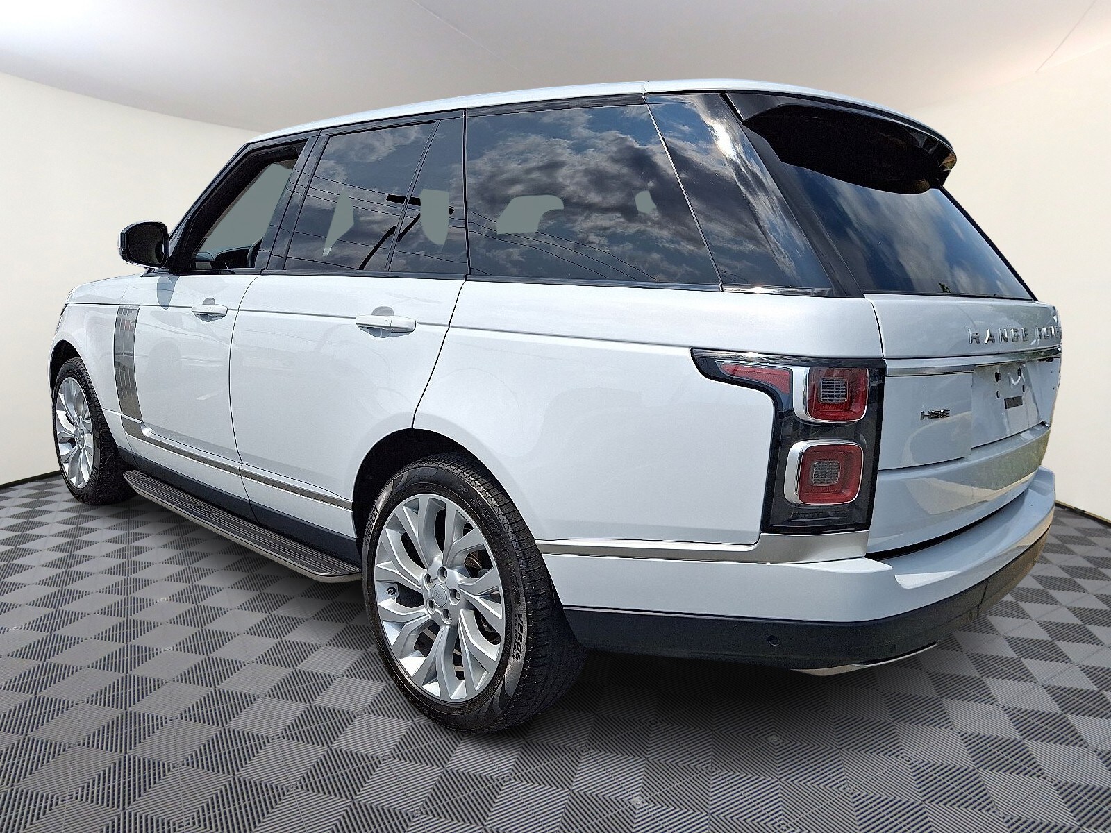 2020 Land Rover Range Rover HSE photo 2