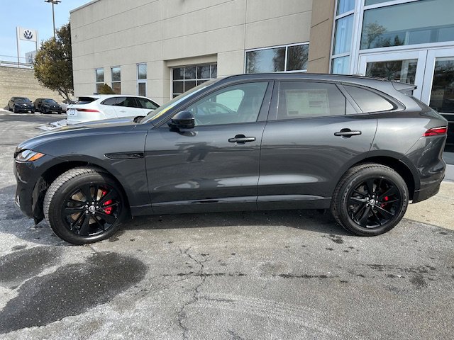 2025 Jaguar F-PACE P400 R-Dynamic S photo 3