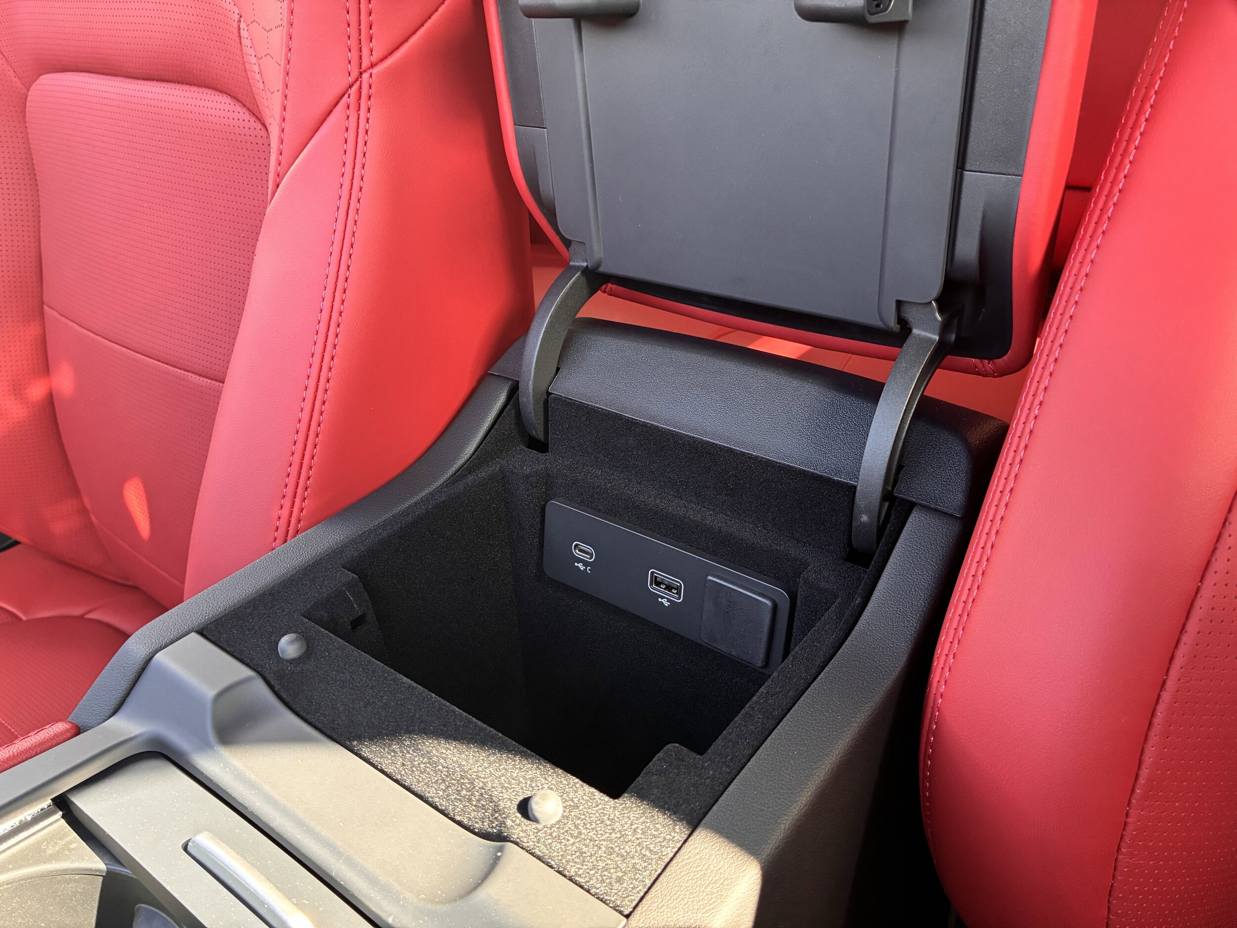2026 Jaguar F-Pace R-Dynamic S - Photo 18