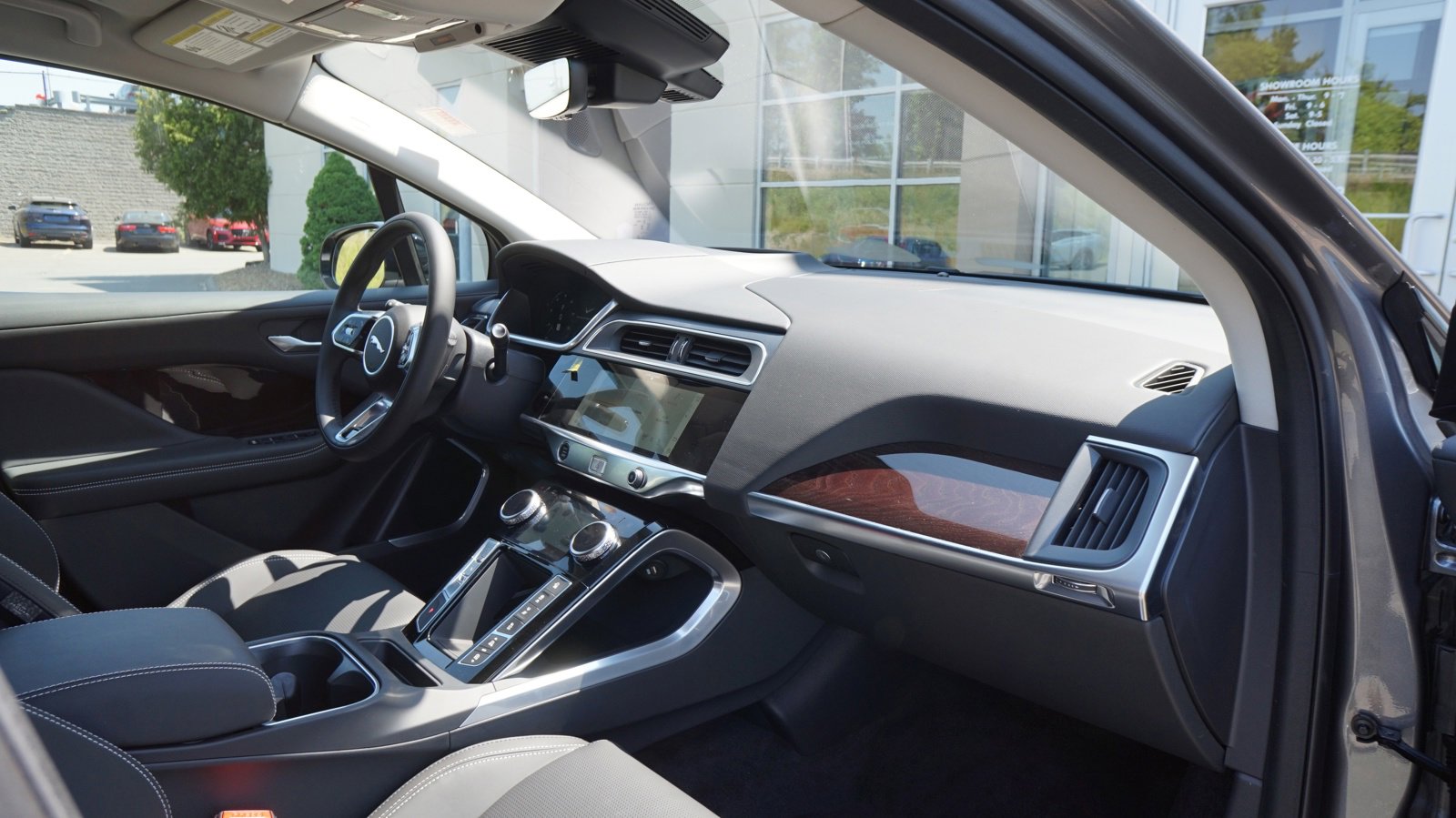2023 Jaguar I-PACE EV400 HSE photo 2