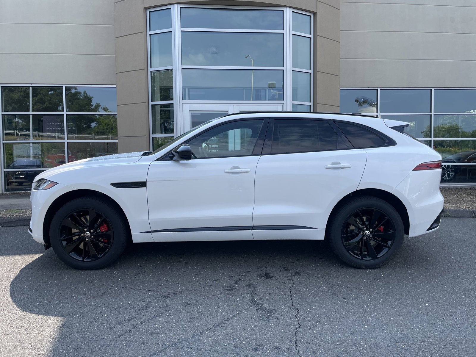 2025 Jaguar F-PACE P400 R-Dynamic S photo 4