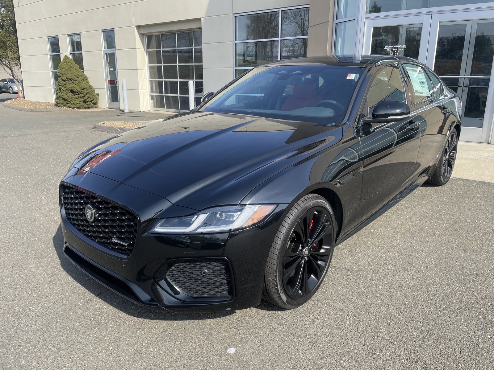 2024 Jaguar XF P300 R-Dynamic SE photo 4