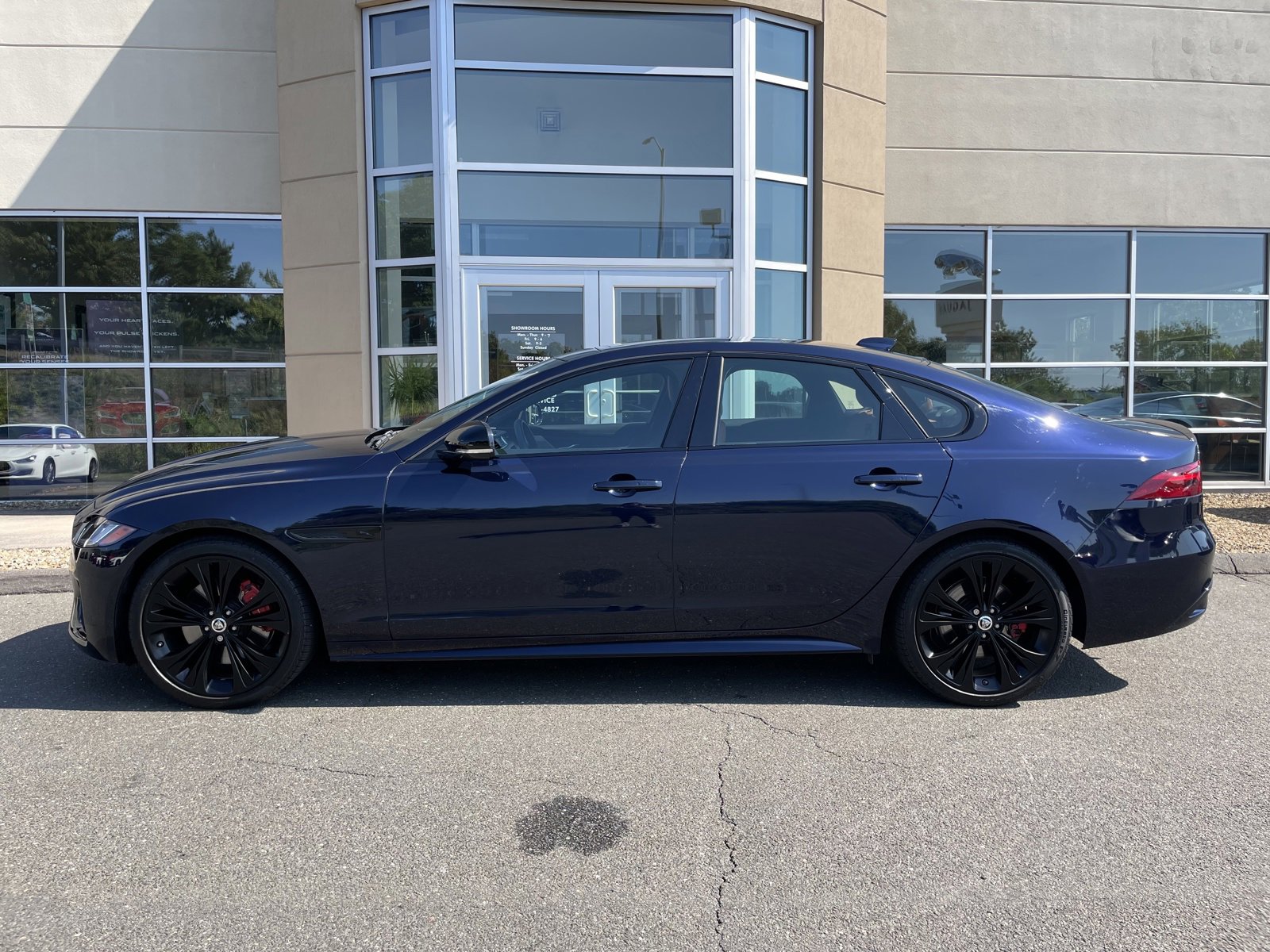 2024 Jaguar XF P300 R-Dynamic SE photo 4