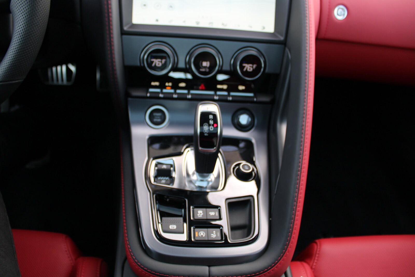 2023 Jaguar F-TYPE R photo 4