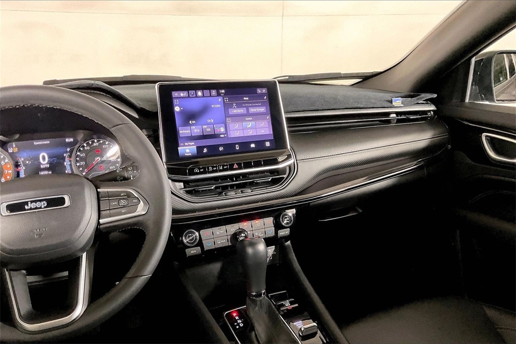 2023 Jeep Compass Altitude photo 3