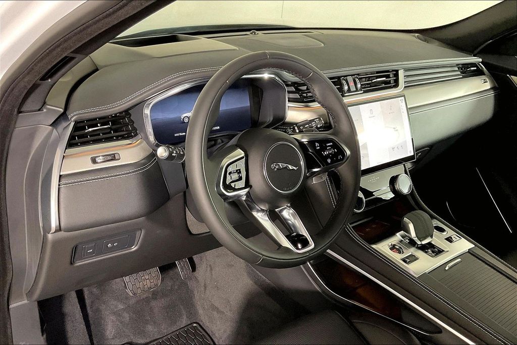 2026 Jaguar F-Pace R-Dynamic S - Photo 4