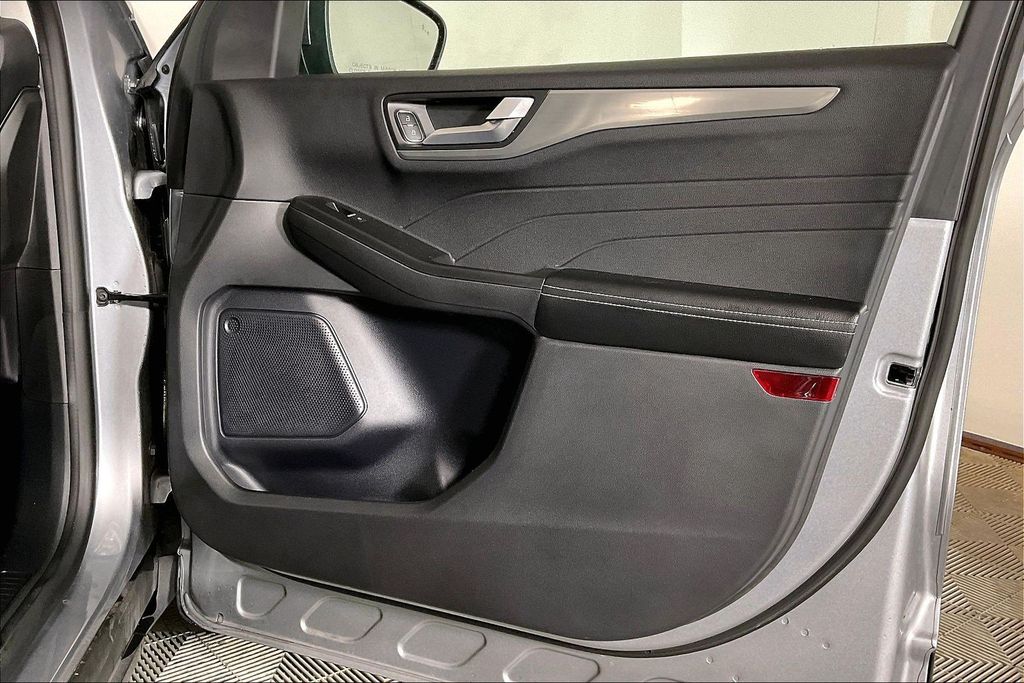 2022 Ford Escape Titanium - Photo 23