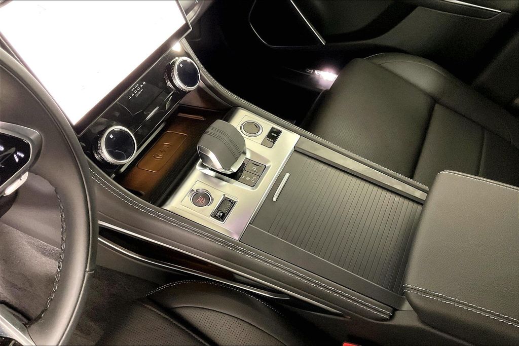 2026 Jaguar F-Pace R-Dynamic S - Photo 6