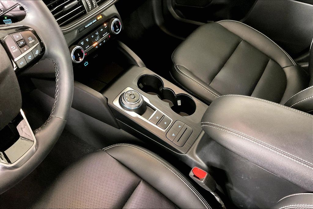 2022 Ford Escape Titanium - Photo 17