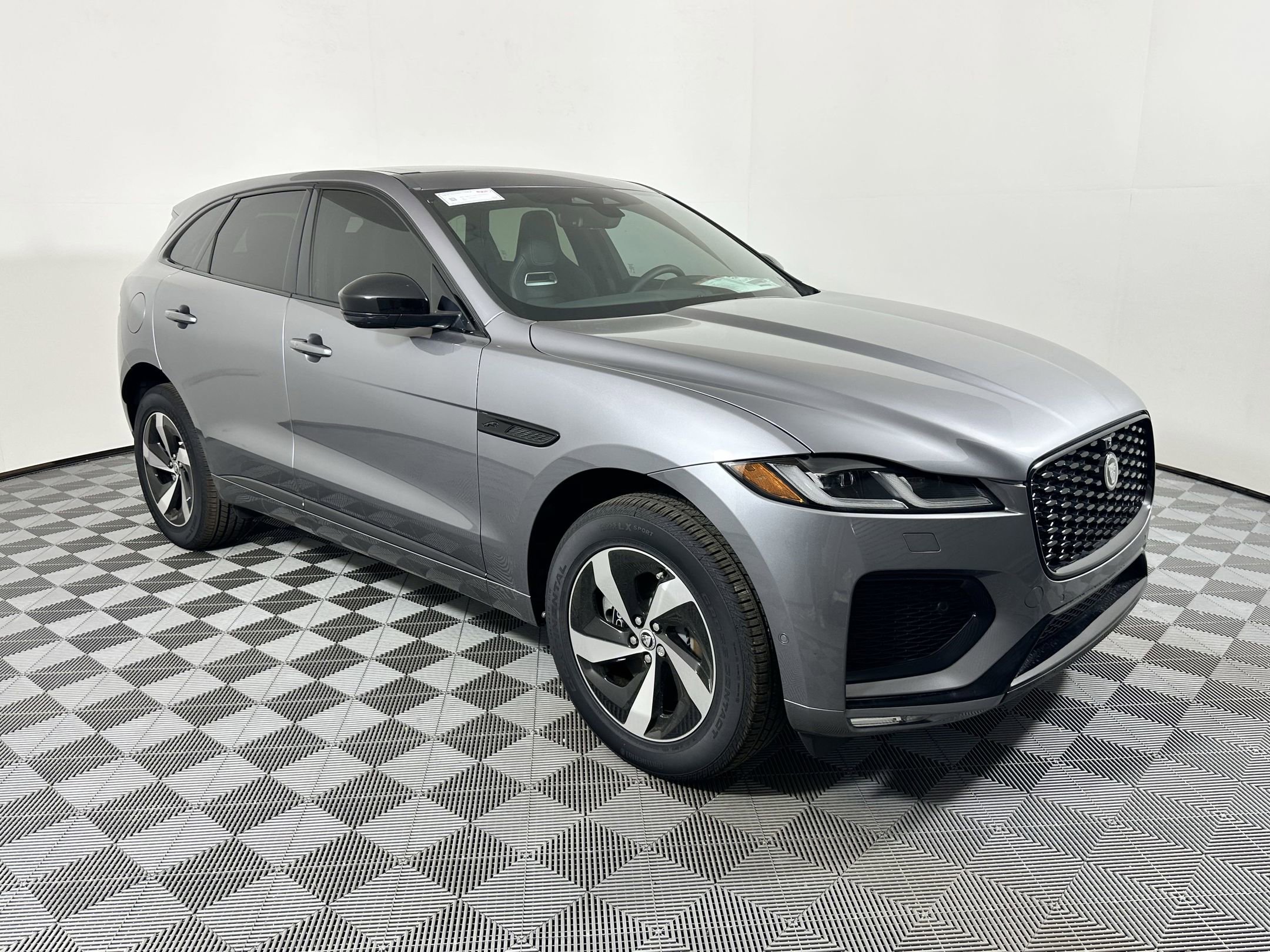 2026 Jaguar F-Pace R-Dynamic S - Photo 6