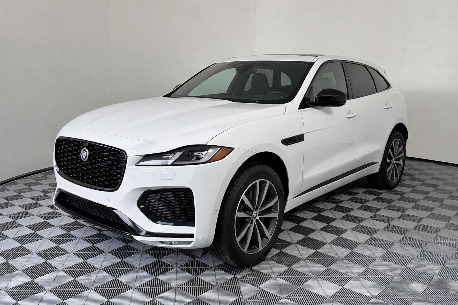 2026 Jaguar F-Pace R-Dynamic S's photo