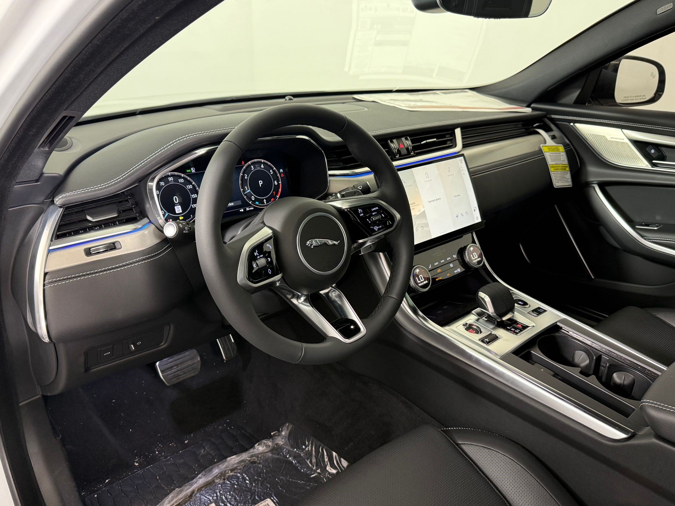 XF R-Dynamic SE Sedan