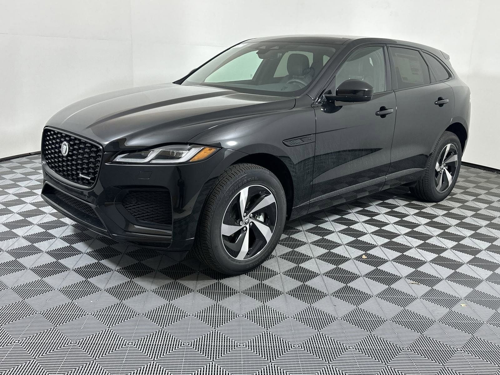 2025 Jaguar F-PACE R-Dynamic S