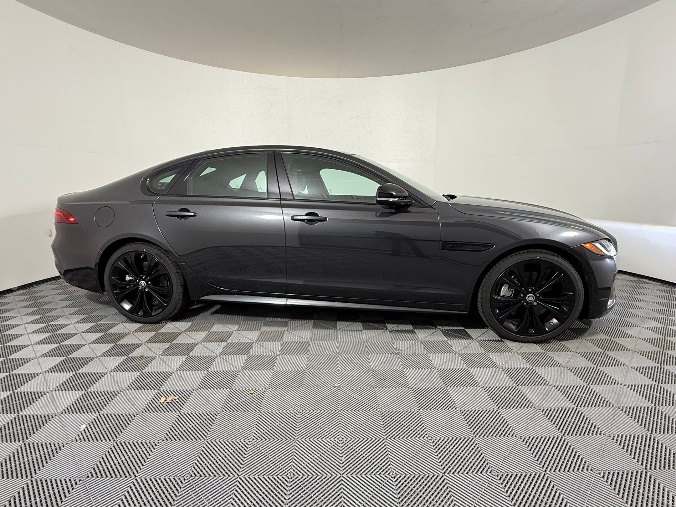 XF R-Dynamic SE Sedan