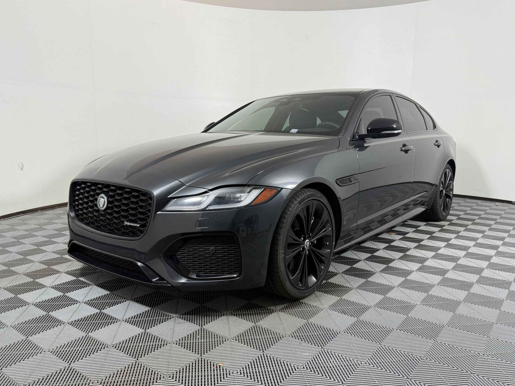2024 Jaguar XF R-Dynamic SE