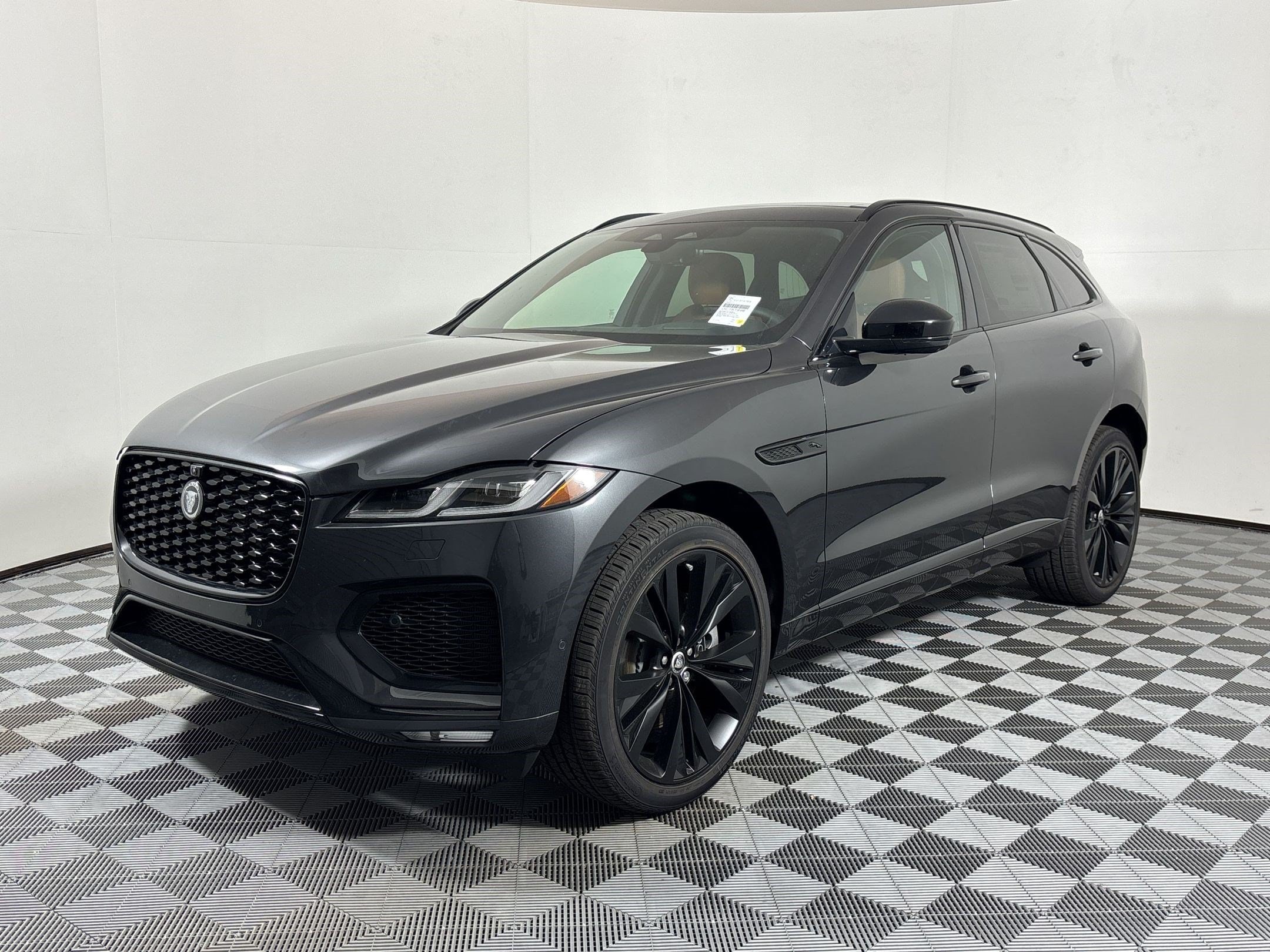 2026 Jaguar F-PACE P400 R-Dynamic S's photo
