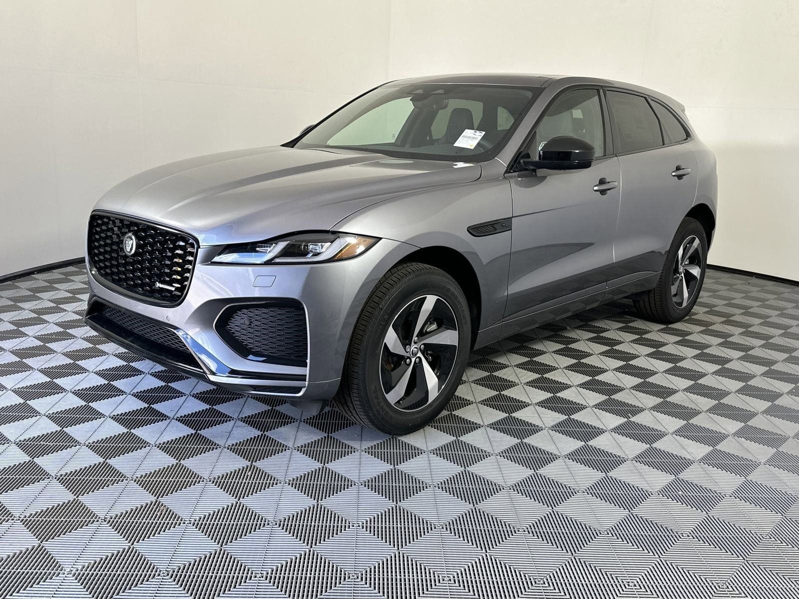 2025 Jaguar F-PACE R-Dynamic S's photo