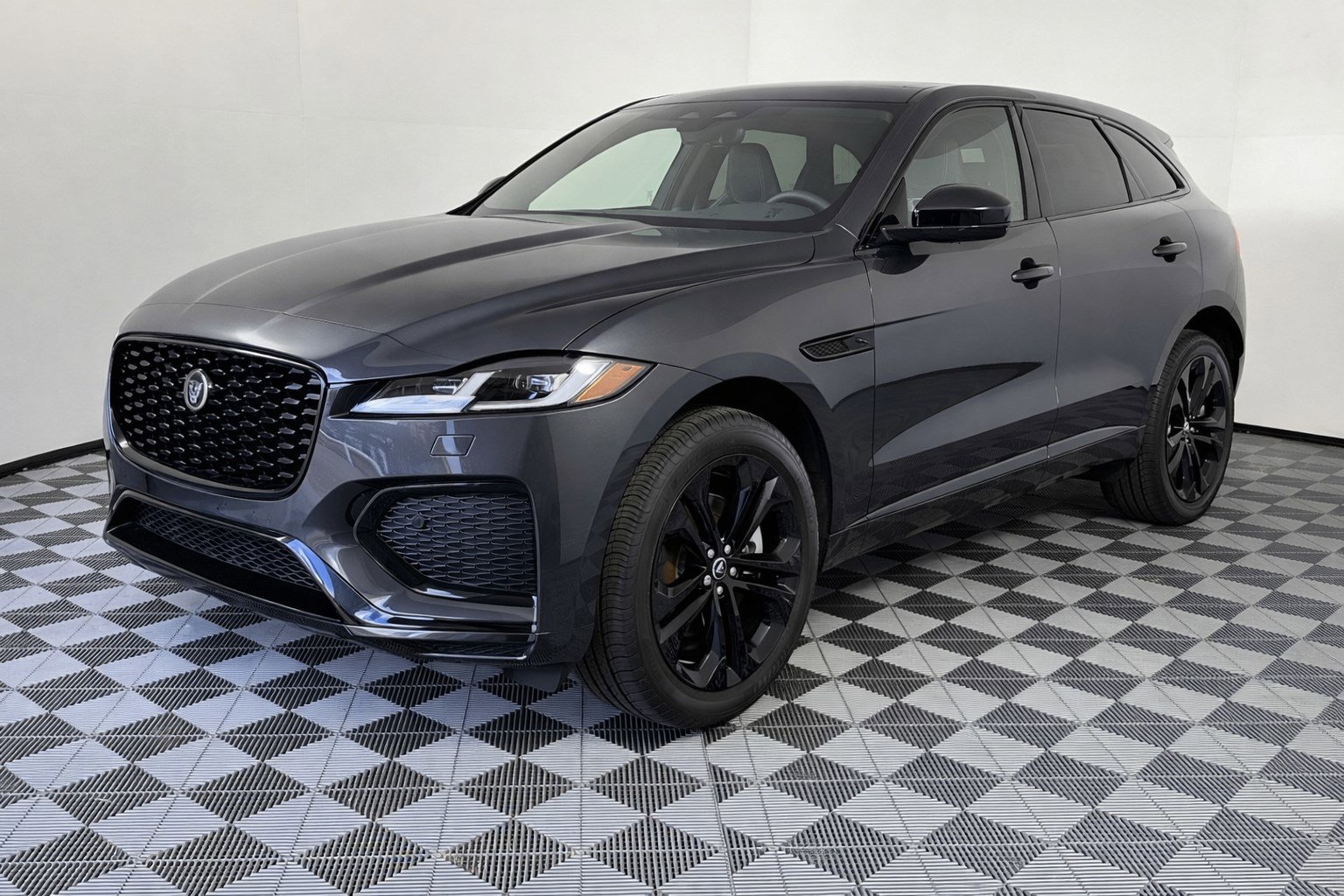 2025 Jaguar F-PACE R-Dynamic S's photo