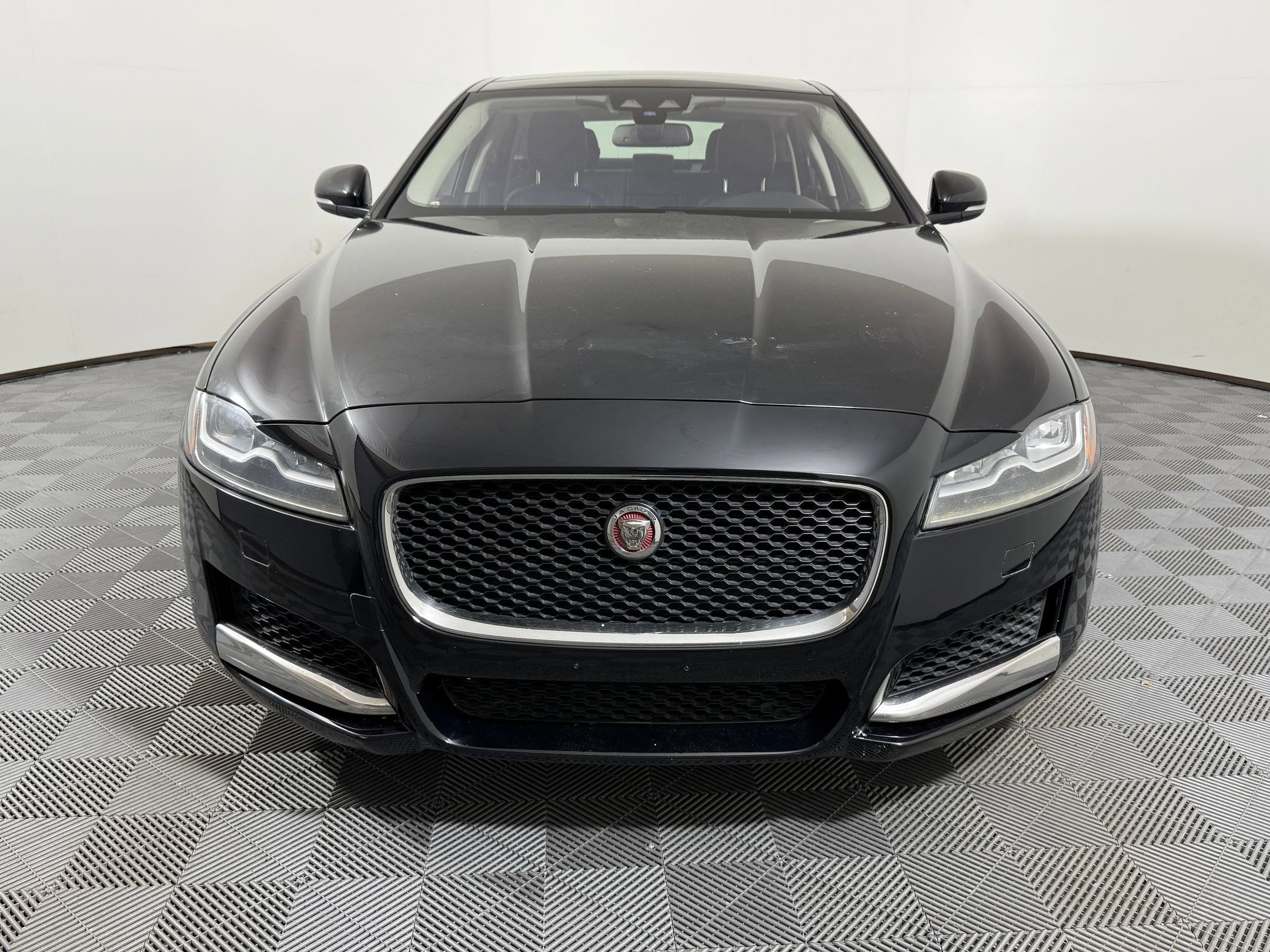 XF 35t Premium Sedan
