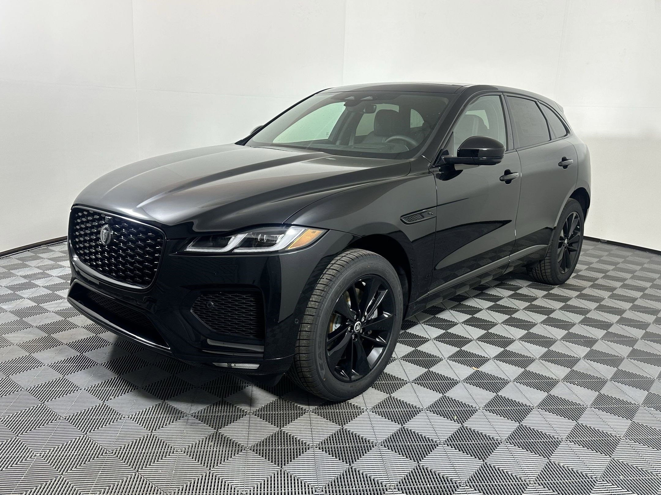 2026 Jaguar F-PACE P250 R-Dynamic S's photo