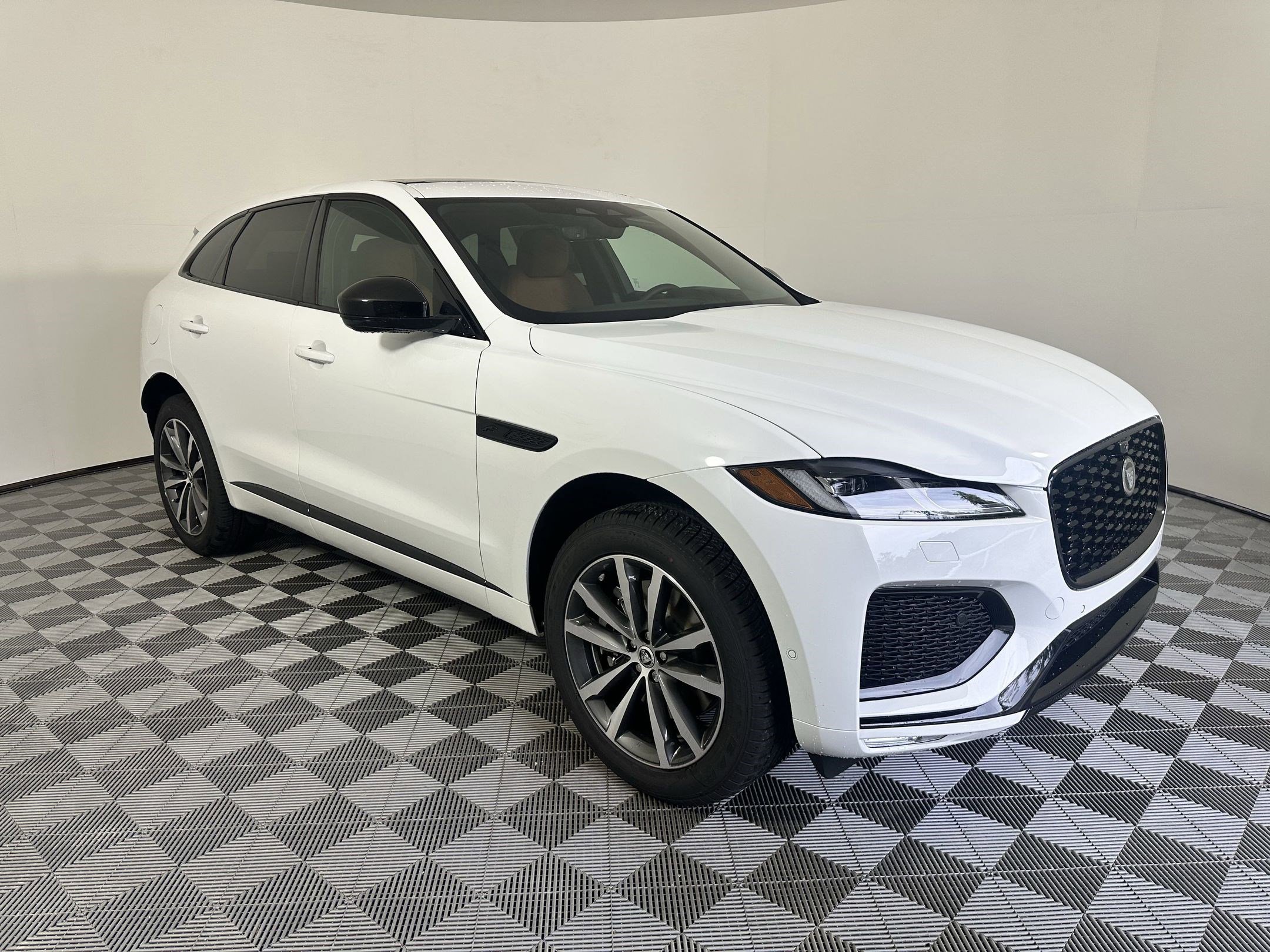 2026 Jaguar F-Pace R-Dynamic S - Photo 6