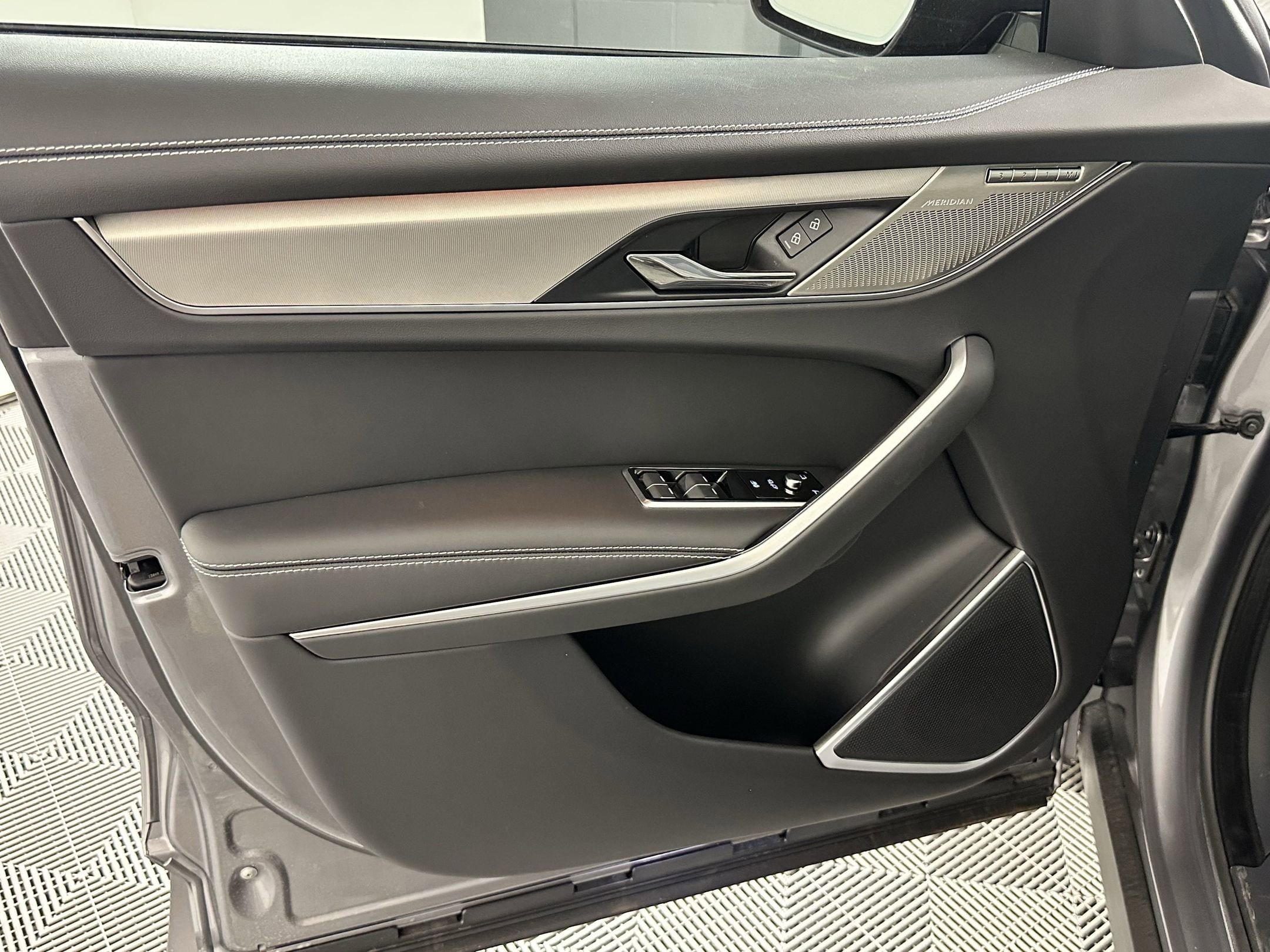 2026 Jaguar F-Pace R-Dynamic S - Photo 10